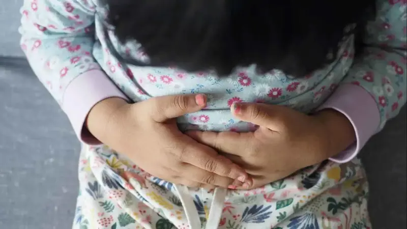 كيف يرتبط الفقر والضغوط النفسية في مرحلة الطفولة بصحة الأمعاء؟ كيف يرتبط الفقر والضغوط النفسية في مرحلة الطفولة بصحة الأمعاء؟