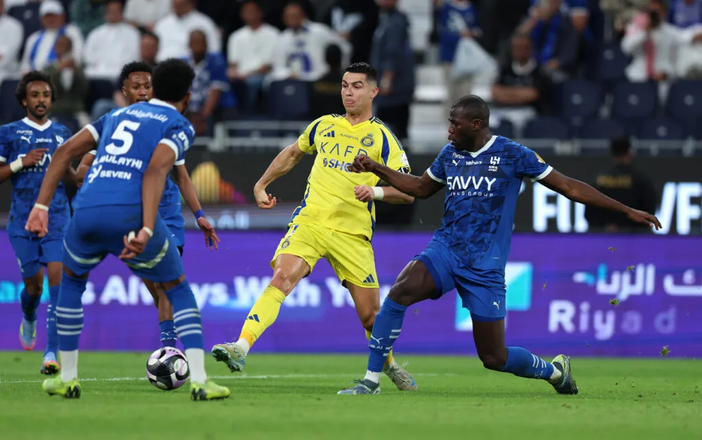 شرط الهلال لتوقيع عقد مع كريستيانو رونالدو.. والحسم في غضون أسبوع شرط الهلال لتوقيع عقد مع كريستيانو رونالدو.. والحسم في غضون أسبوع