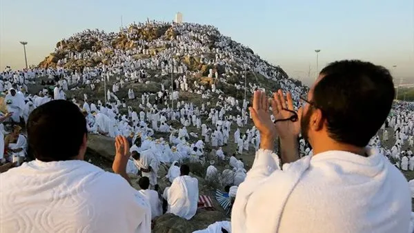 كيف يكون قصر الصلاة في الحج؟.. أمينة الفتوى تُوضح