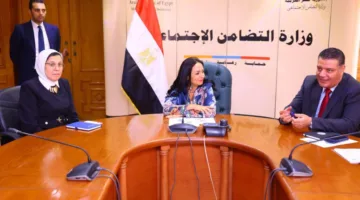 وزيرة التضامن تناقش مع قيادات الوزارة التحضيرات الأخيرة لرحيل أول مجموعة من حجاج الجمعيات غداً