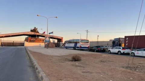 لأول مرة منذ انهيار النظام، السماح للأردنيين بالدخول إلى سوريا براً دون الحاجة لتصريح مسبق.
