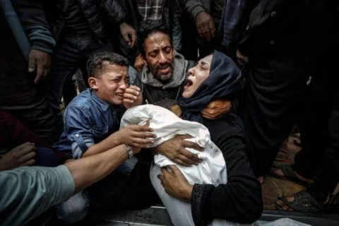لإنهاء حرب الإبادة في غزة.. احتجاجات غير مسبوقة في الاتحاد الأوروبي ومطالبات بحظر الأسلحة ضد إسرائيل واعتقال نتنياهو لإنهاء حرب الإبادة في غزة.. احتجاجات غير مسبوقة في الاتحاد الأوروبي ومطالبات بحظر الأسلحة ضد إسرائيل واعتقال نتنياهو