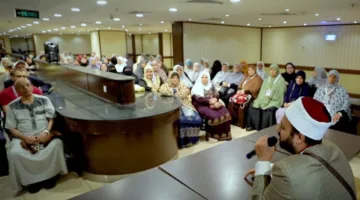 ندوات دينية لحجاج القرعة في مكة المكرمة لتثقيفهم حول كيفية أداء مناسك الحج