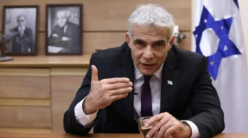 لابيد: ذكرت نتنياهو بأنني سأوفر له “دعماً سياسياً شاملاً” لتحقيق اتفاق تبادل أسرى مع حماس