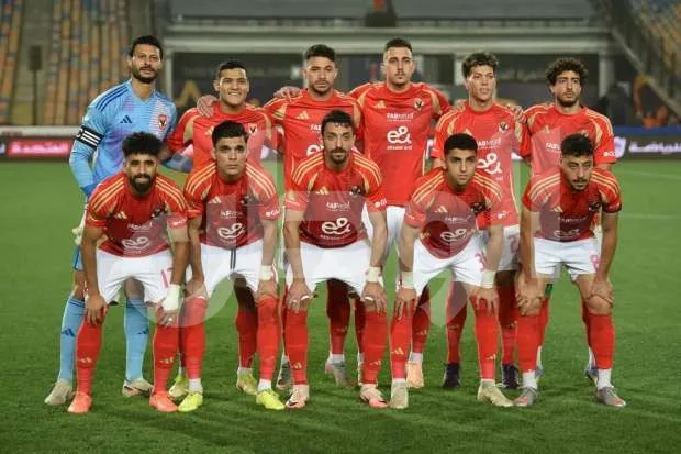 لاعب الأهلي المحترف “مطلوب” في 3 أندية دولية بعد قرار مغادرته بنهاية الموسم. لاعب الأهلي المحترف “مطلوب” في 3 أندية دولية بعد قرار مغادرته بنهاية الموسم.