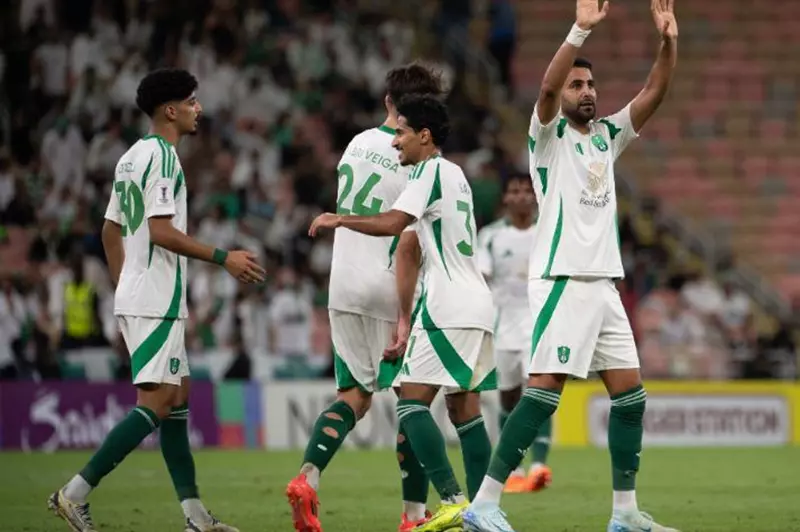 لاعب النادي الأهلي السعودي يوشك على مغادرة الفريق في الصيف. لاعب النادي الأهلي السعودي يوشك على مغادرة الفريق في الصيف.