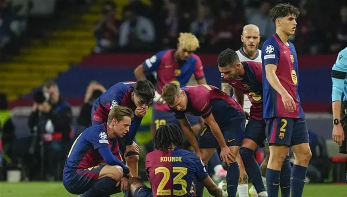 لاعب برشلونة يغادر مباراة إنتر ميلان مصابًا في دوري أبطال أوروبا