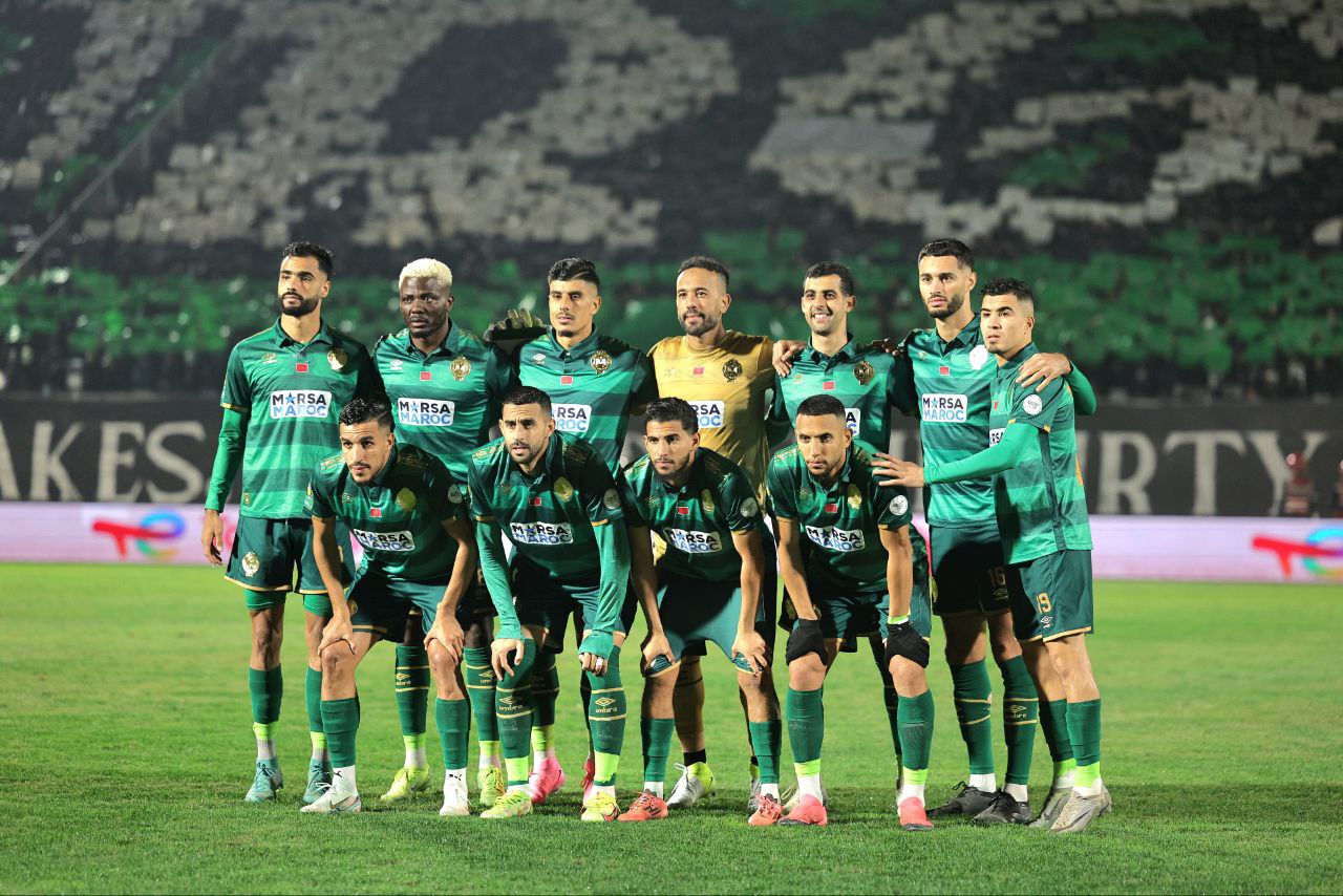 لاعب جزائري يُهدد الرجاء بالحرمان من دخول الميركاتو