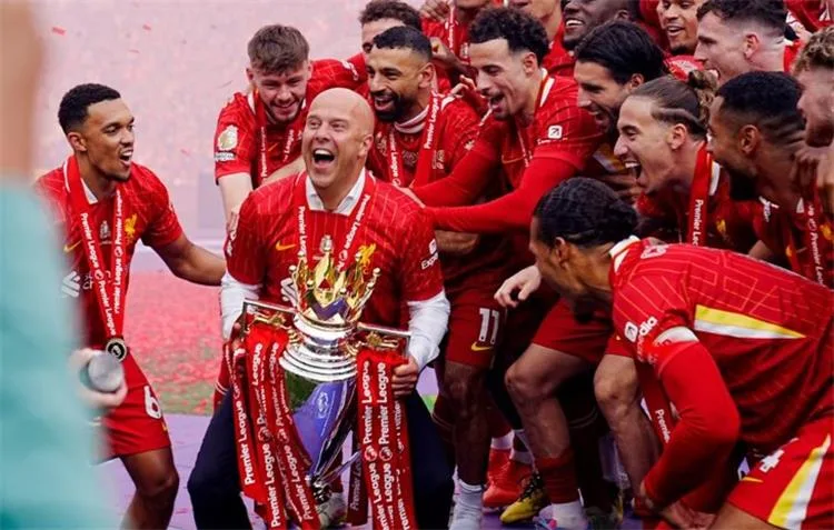 لاعب ليفربول يشير إلى نيته الانتقال خلال فترة الانتقالات الصيفية لاعب ليفربول يشير إلى نيته الانتقال خلال فترة الانتقالات الصيفية