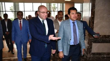 لافتتاح منشآت رياضية.. وزير الشباب يصل محافظة بني سويف