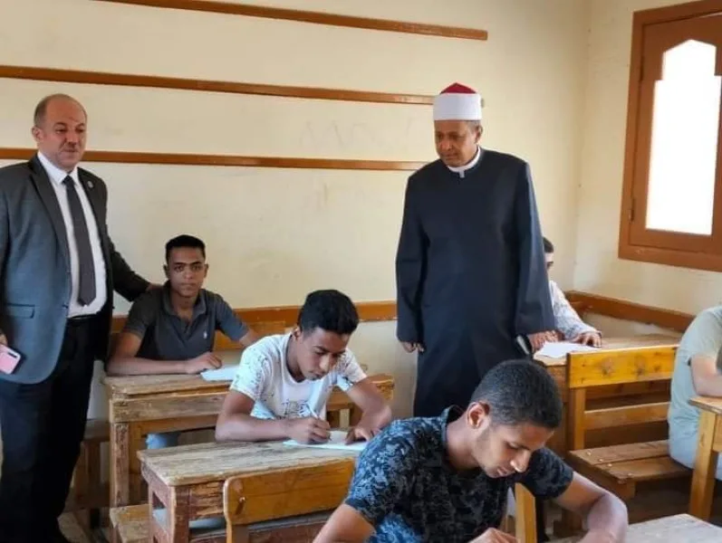 بدء ماراثون امتحانات الثانوية الأزهرية في الأقصر بأجواء من النظام والالتزام. بدء ماراثون امتحانات الثانوية الأزهرية في الأقصر بأجواء من النظام والالتزام.