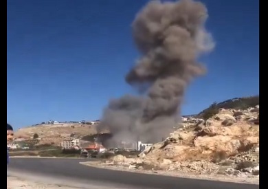 نجاة مواطنين لبنانيين من غارة إسرائيلية استهدفت طريقاً عاماً في الجنوب. نجاة مواطنين لبنانيين من غارة إسرائيلية استهدفت طريقاً عاماً في الجنوب.