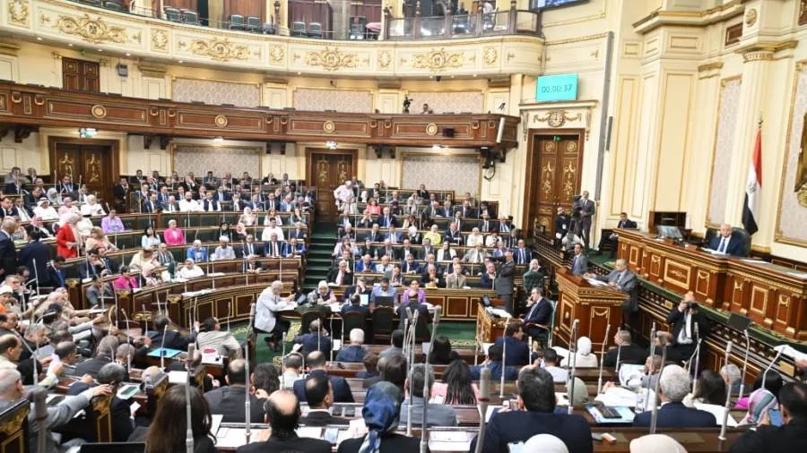لتمثيل الفئات المتروكة… وزير الشؤون النيابية: لم يتوصل الحوار الوطني إلى توافق حول القائمة النسبية، ونظام القائمة المطلقة هو الخيار الأنسب. لتمثيل الفئات المتروكة… وزير الشؤون النيابية: لم يتوصل الحوار الوطني إلى توافق حول القائمة النسبية، ونظام القائمة المطلقة هو الخيار الأنسب.
