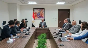 لتناول فرص التعاون.. نائب وزير الإسكان يلتقي فريق الوكالة الفرنسية للتنمية
