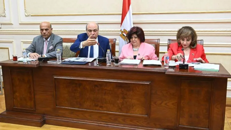 لجنة السياحة بالنواب تقدم 6 توصيات لتحسين نظام نقل المسافرين في المطارات