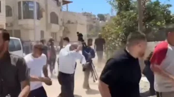 لحظة استهداف وفد دبلوماسي برئاسة السفير المصري في جنين.