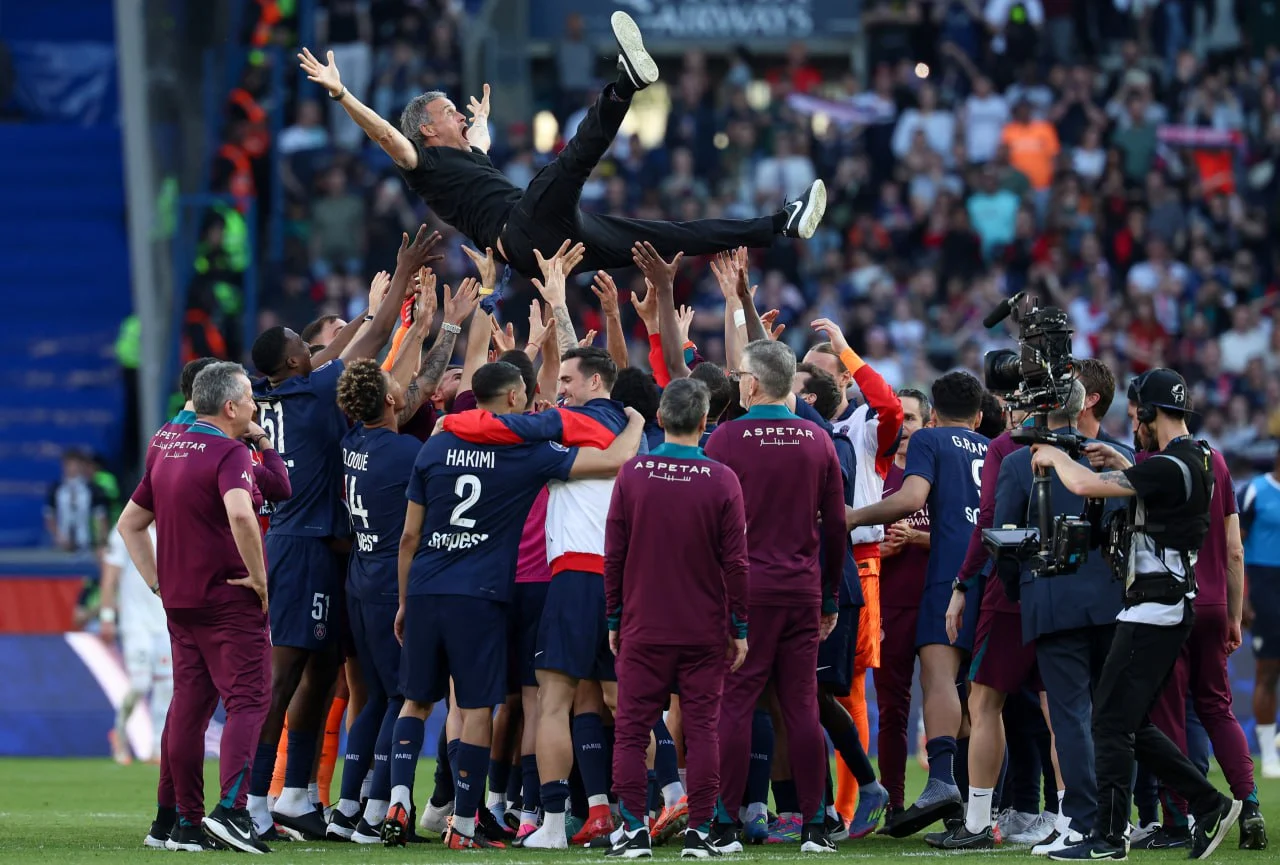 لحظة فوز باريس سان جيرمان بلقب الدوري الفرنسي 2024/2025 لحظة فوز باريس سان جيرمان بلقب الدوري الفرنسي 2024/2025