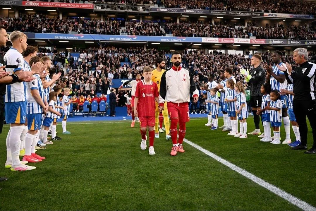 لعنة “الممر الشرفي” تلاحق ليفربول.. وألم الحذاء الذهبي ينعكس في عيني “صلاح” لعنة “الممر الشرفي” تلاحق ليفربول.. وألم الحذاء الذهبي ينعكس في عيني “صلاح”