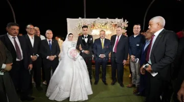 لفتة إنسانية: محافظ أسيوط يحضر زفاف فتاة يتيمة ويأمر بتوفير احتياجاتها كافة