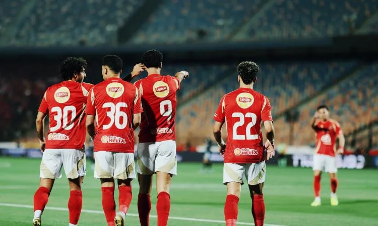للمرة 45 في تاريخه: الأهلي يتوج ببطولة الدوري الممتاز بعد انتصار ساحق على فاركو 6-0. للمرة 45 في تاريخه: الأهلي يتوج ببطولة الدوري الممتاز بعد انتصار ساحق على فاركو 6-0.