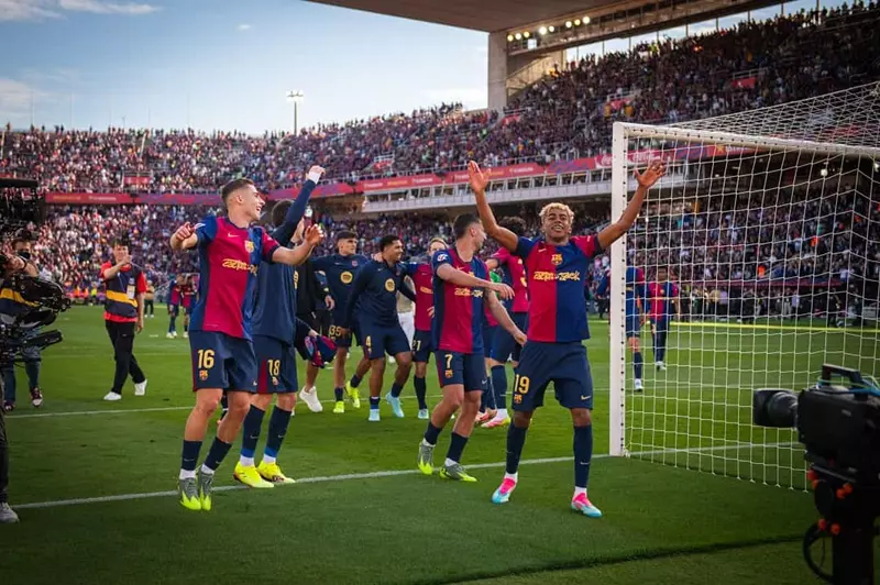للمرة الثالثة عبر تاريخه.. برشلونة ينتظر الفوز بلقب الدوري الإسباني دون الحاجة لخوض مباراة الحسم. للمرة الثالثة عبر تاريخه.. برشلونة ينتظر الفوز بلقب الدوري الإسباني دون الحاجة لخوض مباراة الحسم.