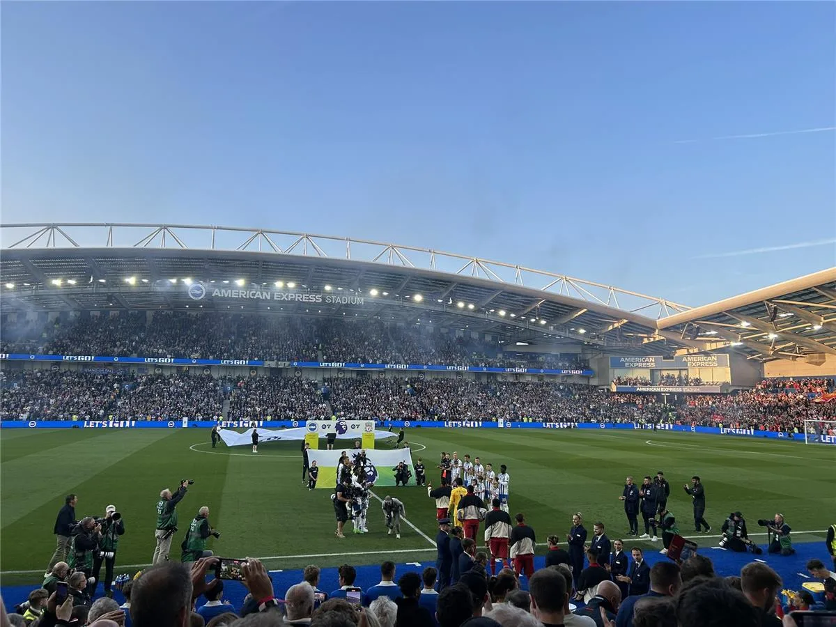 للمرة الثالثة، ليفربول يتلقى تكريمًا جديدًا في الدوري الإنجليزي. للمرة الثالثة، ليفربول يتلقى تكريمًا جديدًا في الدوري الإنجليزي.
