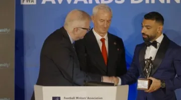 للمرة الثالثة، محمد صلاح ينال جائزة أفضل لاعب في إنجلترا.