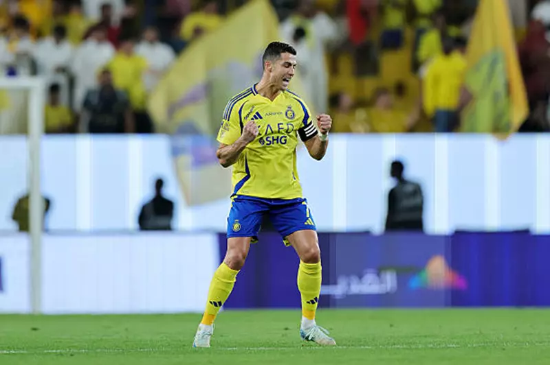 للمرة الثانية.. رونالدو يحصد جائزة الحذاء الذهبي في الدوري السعودي للمرة الثانية.. رونالدو يحصد جائزة الحذاء الذهبي في الدوري السعودي