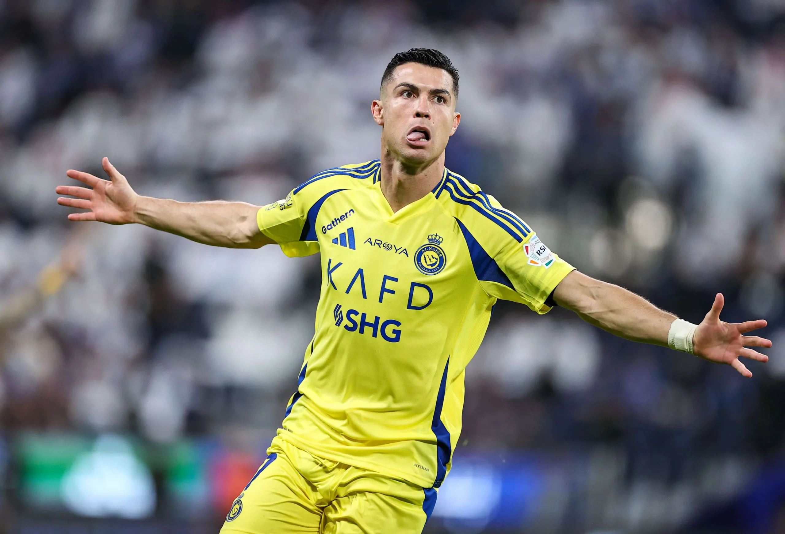 رونالدو يطلب من إدارة النصر التعاقد مع لاعب من الدوري الإنجليزي. رونالدو يطلب من إدارة النصر التعاقد مع لاعب من الدوري الإنجليزي.