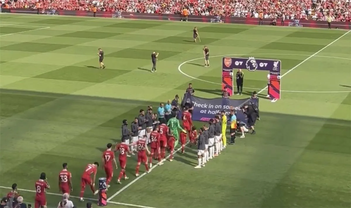 للمرة الثانية.. ممر شرفي لـ ليفربول من لاعبي آرسنال في الدوري الإنجليزي