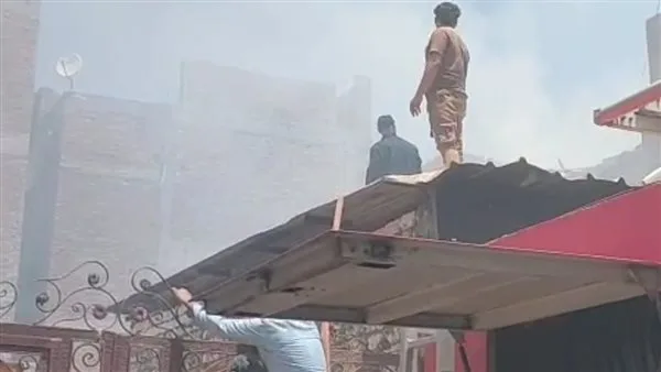لليوم الثاني.. حريق بسبب أسلاك التيار العالي بالقنطرة البيضاء بكفر الشيخ.. والحماية المدنية تسيطر عليه