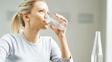 لماذا يُعتبر تناول الماء ضرورياً لصحة الجسم؟