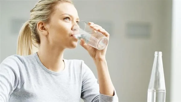 لماذا يُعتبر تناول الماء ضرورياً لصحة الجسم؟ لماذا يُعتبر تناول الماء ضرورياً لصحة الجسم؟