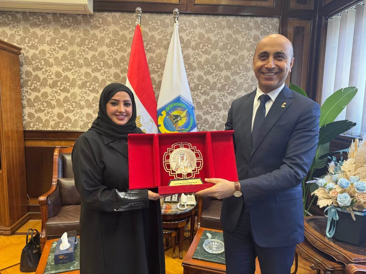 لمتابعة أحوال الطلاب الوافدين.. رئيس جامعة دمنهور يستقبل الملحق الثقافي لسفارة البحرين