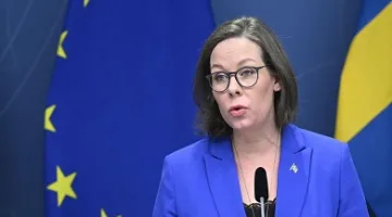 السويد: نعمل على المستوى الأوروبي للضغط لفرض عقوبات على مسؤولين إسرائيليين.