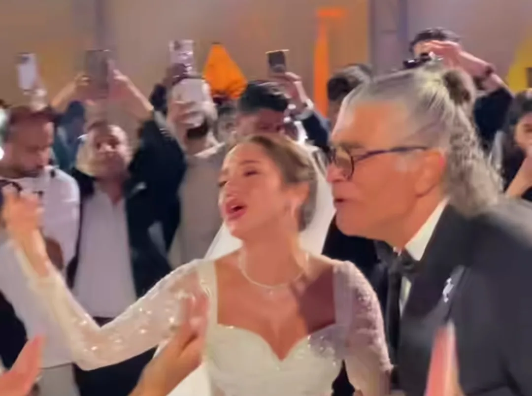 ليس والدها.. مفاجأة عن صاحب رقصة "بنت أبويا" مع رنا رئيس في حفل زفافها
