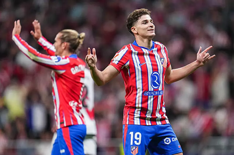 ليفربول يستهدف ألفاريز لتعزيز الهجوم الصيف المقبل