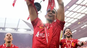 ليفربول يُتوج ببطولة الدوري الإنجليزي وسط أجواء هستيرية في الأنفيلد (صور وفيديو)