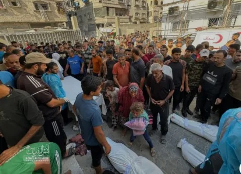 “ليلة جحيمية حيث دمرت كل شيء فوق الرؤوس” .. شهادات الناجين عن المذبحة الإسرائيلية في شمال غزة “ليلة جحيمية حيث دمرت كل شيء فوق الرؤوس” .. شهادات الناجين عن المذبحة الإسرائيلية في شمال غزة
