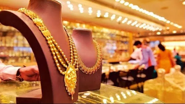 ليلة عصيبة في سوق الذهب.. انهيار الأسعار وتوقعات بمزيد من التراجع ليلة عصيبة في سوق الذهب.. انهيار الأسعار وتوقعات بمزيد من التراجع