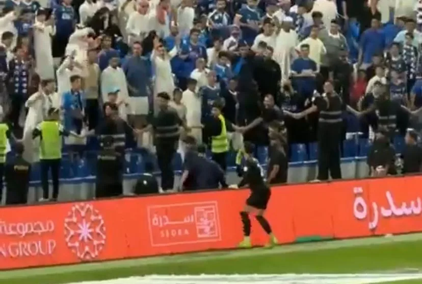 ما الذي جرى بين مشجعي الهلال ونواف العقيدي؟ ما الذي جرى بين مشجعي الهلال ونواف العقيدي؟