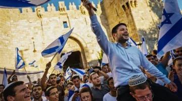 ما الغرض من مسيرة الأعلام الإسرائيلية في هذا التوقيت؟ خبير يشرح الأمر.