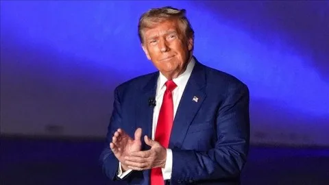 ما المفاجأة الكبيرة التي وعد بها ترامب العرب في زيارته القادمة؟ التشاؤم غالب فـ”الحدّاية ما بتحدفش كتاكيت”.. أمريكا تكرر حماقاتها وتنوي تعيين حاكم أمريكي لغزة.. لماذا لا يتم التعجيل بقمة بغداد لتكون قبل الزيارة لا بعدها؟ التبعية ليست قدرا
