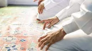 ما حكم التشهد الأوسط وماذا يفعل من نسيه؟.. أمين الفتوى يجيب