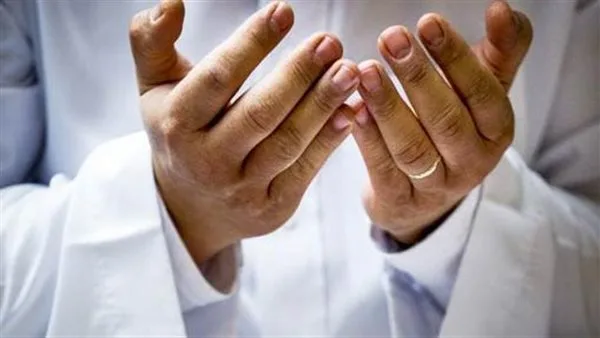 ما حكم رفع اليدين بالدعاء خلال خطبة الجمعة وبين الخطبتين أثناء جلسة الإمام؟ ما حكم رفع اليدين بالدعاء خلال خطبة الجمعة وبين الخطبتين أثناء جلسة الإمام؟