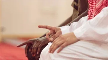 ما هي متطلبات صحة الصلاة وأجزاؤها والفرق بينهما؟ أمين الفتوى يشرح ذلك.