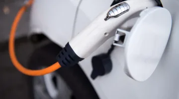 ماذا يحدث للسيارات الكهربائية عندما تقترب بطاريتها من النفاد؟