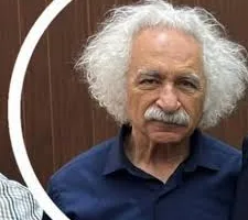 ماذا يفعل “آينشتاين” في ملعب الكرة؟ (صورة)