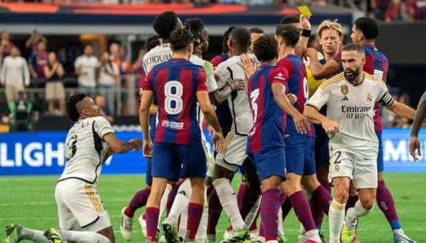 جدول ترتيب الدوري الإسباني قبل الكلاسيكو.. 4 نقاط بين برشلونة والريال