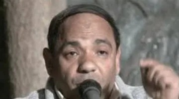 مالك ‘كائنان في انتظار البعث’.. محمد السيد إسماعيل، معلم لغة عربية يكرّس وقته للشعر والنقد الأدبي